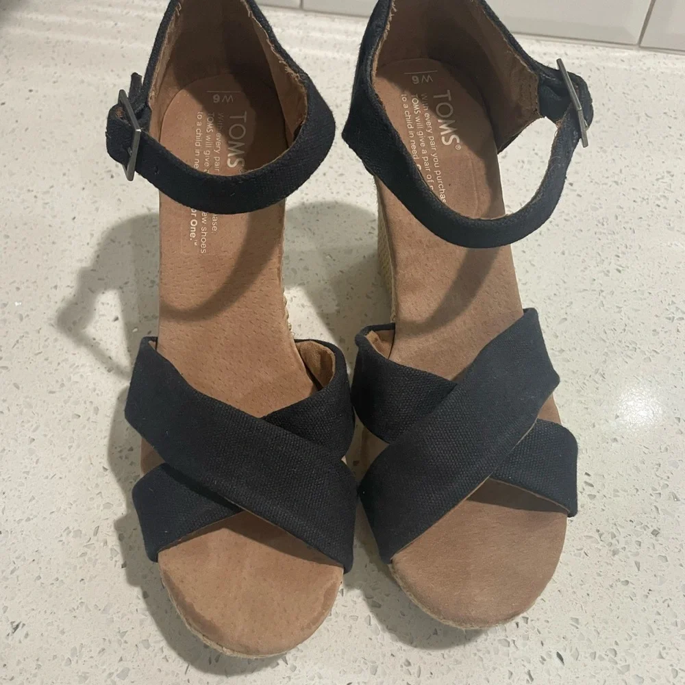 Toms elegant black